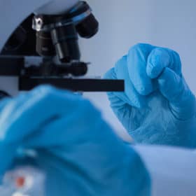 Une étude en maison de santé pour personnes âgées démontre la réduction de la mortalité et des complications associées